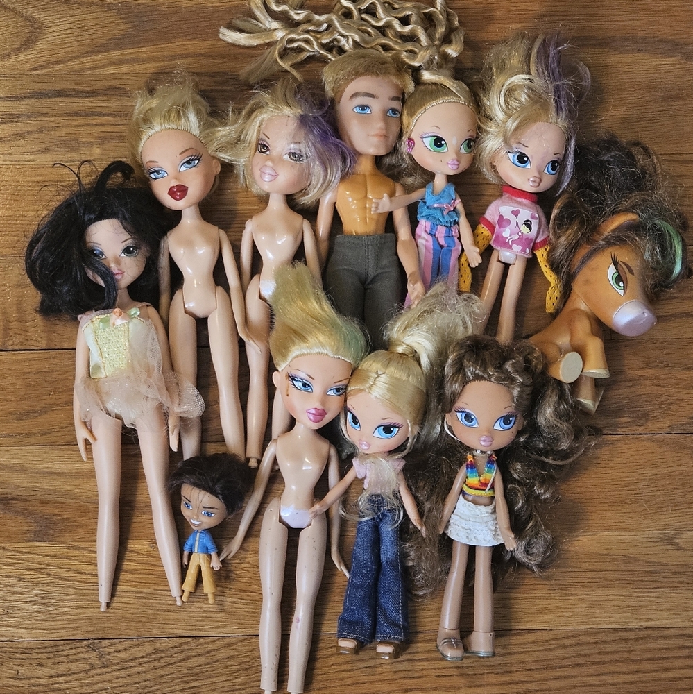Bratz Doll LOT- BRATZ ACCESSORIES, BRATZ COLLECTIBLE, Doll Bundle